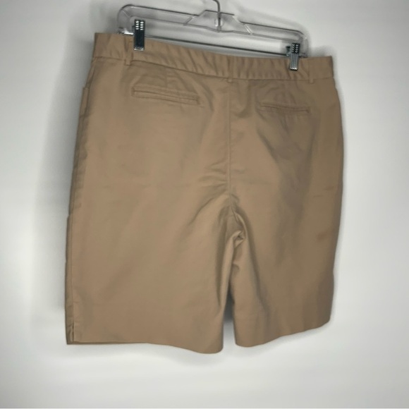 ELLEN Tracy beige cotton blend‎ shorts. - Picture 2 of 7